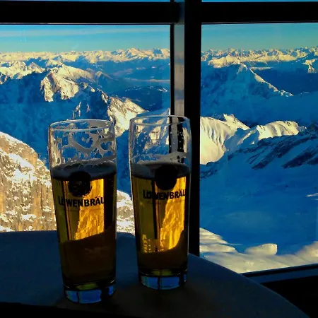 Alpine Escape With Mountain View Feriehus *