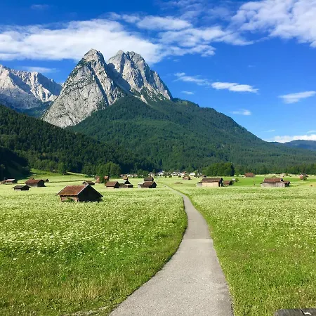 Feriehus Alpine Escape With Mountain View Garmisch-Partenkirchen