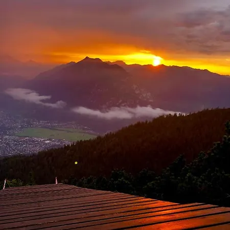 Alpine Escape With Mountain View Feriehus *