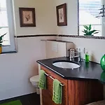 Semesterbostad Alpine Escape With Mountain View *