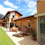 Alpine Escape With Mountain View Semesterbostad