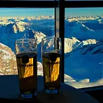 Alpine Escape With Mountain View Semesterbostad *