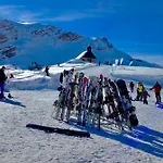 Alpine Escape With Mountain View Semesterbostad *