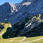 Semesterbostad Alpine Escape With Mountain View *