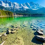 Alpine Escape With Mountain View Semesterbostad Garmisch-Partenkirchen