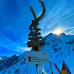 Semesterbostad Alpine Escape With Mountain View Garmisch-Partenkirchen