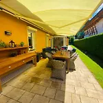 Semesterbostad Alpine Escape With Mountain View *