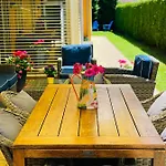 Semesterbostad Alpine Escape With Mountain View