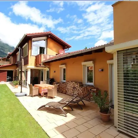 Alpine Escape With Mountain View Сasa de vacaciones