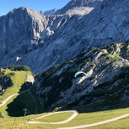 Сasa de vacaciones Alpine Escape With Mountain View *