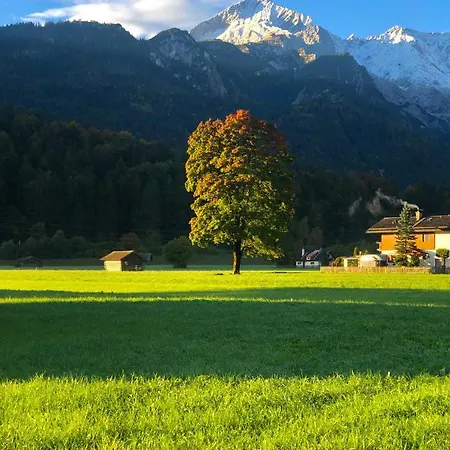 Сasa de vacaciones Alpine Escape With Mountain View *