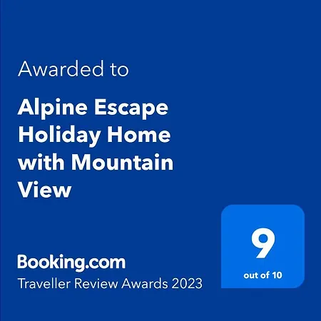 別荘 Alpine Escape With Mountain View