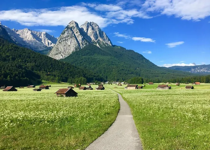 Дом отдыха Alpine Escape With Mountain View Гармиш-Партенкирхен