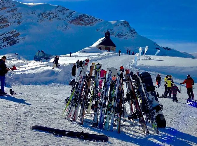 Alpine Escape With Mountain View Дом отдыха *